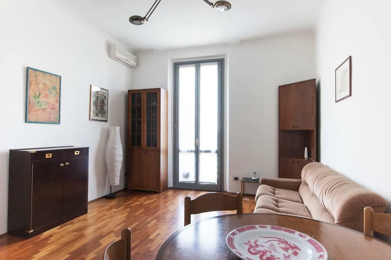 Youhosty - Segantini 73 Milano İtalya