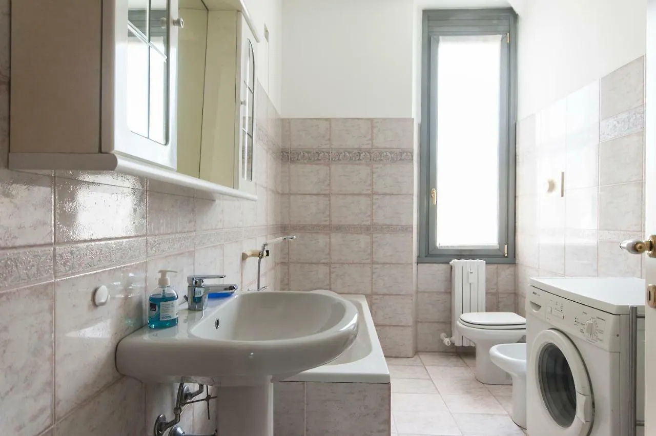 Youhosty - Segantini 73 Milano İtalya